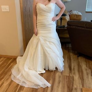 Essense of Australia Ivory Organza Mermaid Ruched Wedding Dress